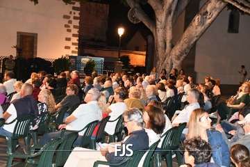 Concierto de la cantante grancanario Cristina Ramos en la plaza de San Juan/Francisco Javier Santana./Francisco Javier Santana.